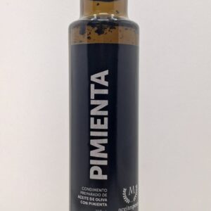 Botella de aceite de oliva virgen extra con pimienta negra molida